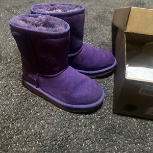UGG KIDS
‘CLASSIC II’ SNOW BOOTS